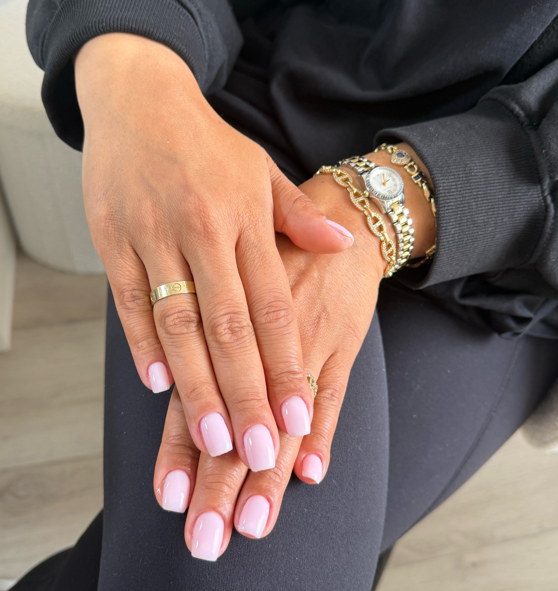 Korte nagels in licht roze