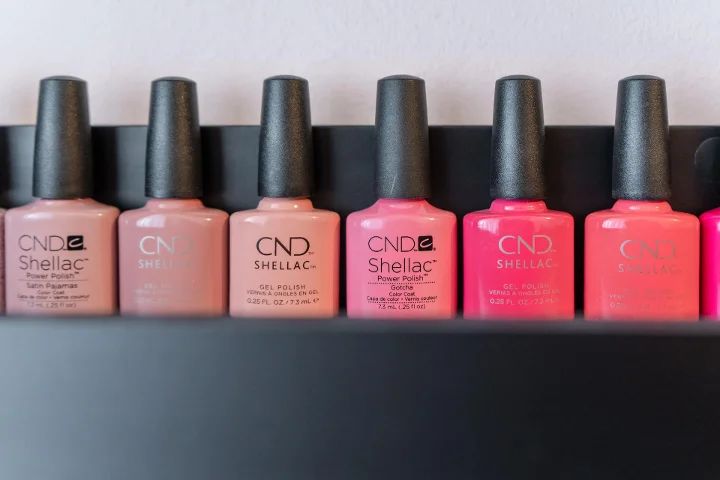 Flesjes CND Shellac in nude en roze